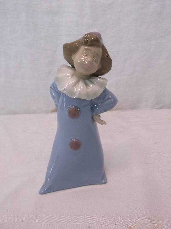 lot 18 image: Lladro