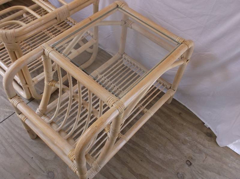 lot 40 image: Patio end table