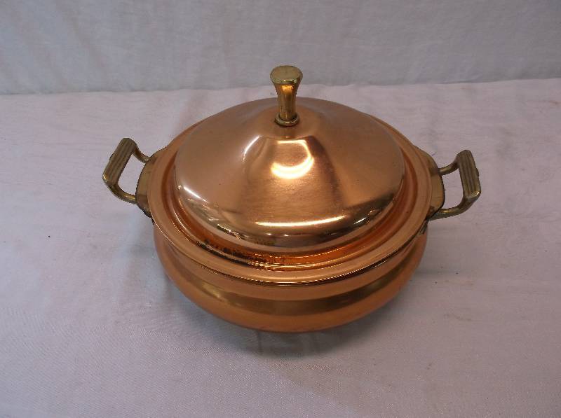 lot 75 image: Casserole dish
