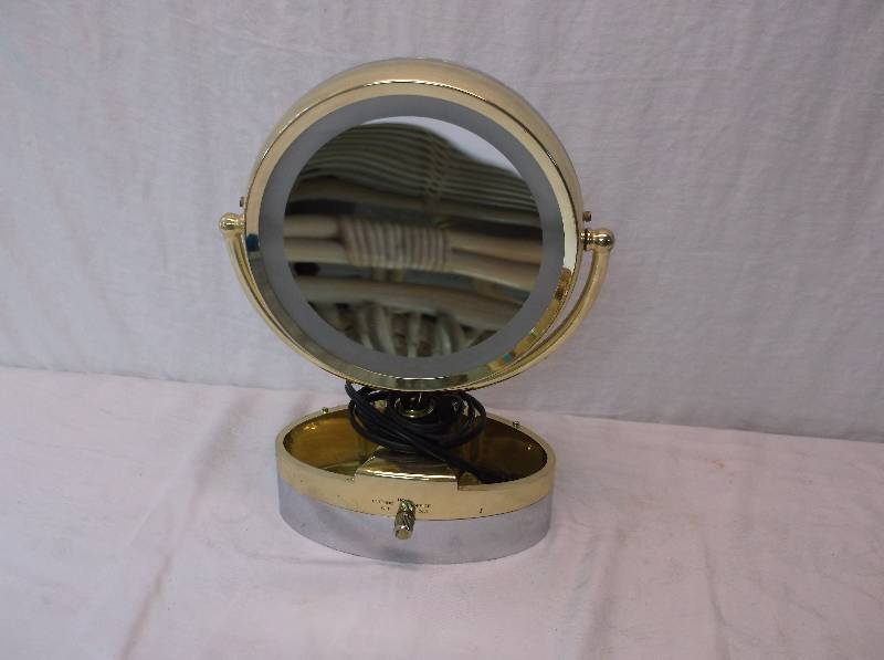 lot 76 image: Vanity mirror