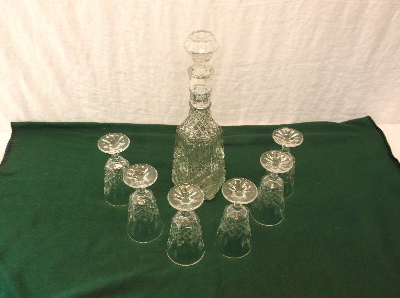 lot 79 image: Decanter set