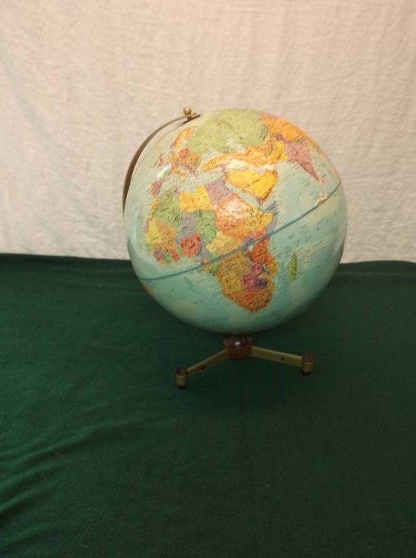 lot 80 image: Globe