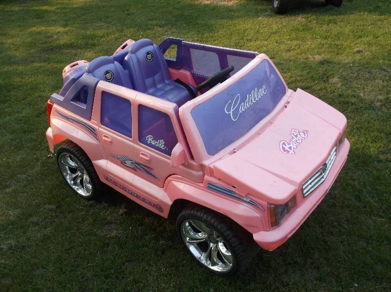 lot 85 image: Ride on Escalade EXT