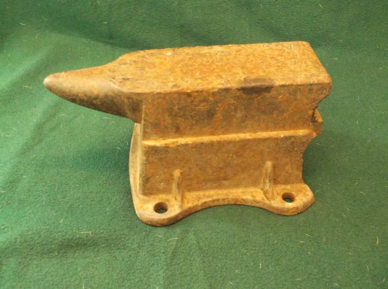 lot 100 image: Vintage Anvil