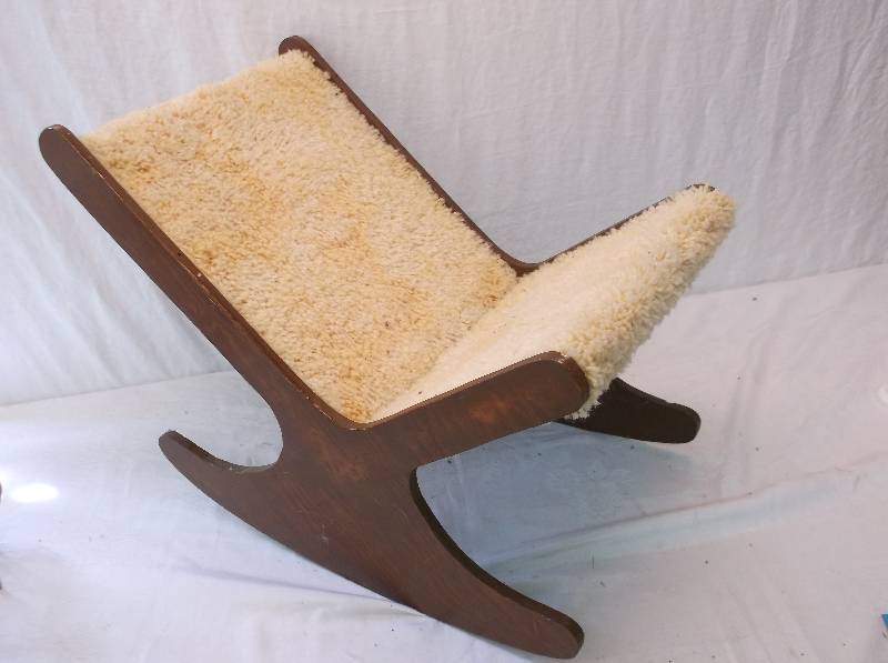 lot 144 image: Kids rocking chair