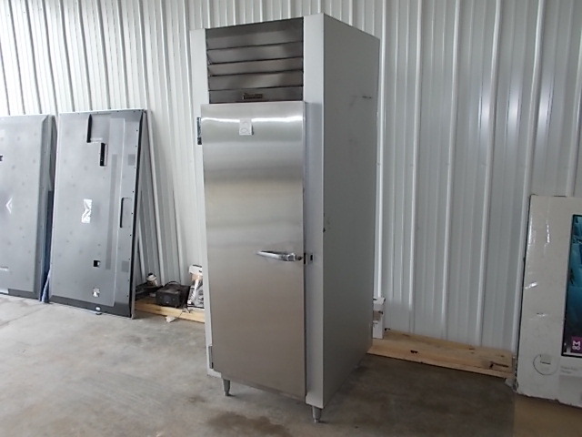 lot 2 image: Traulsen Model GHT1-32WPUT Commerci...