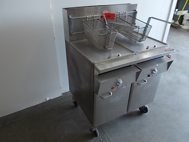 lot 10 image: Keating Model AA14 Double Deep Frye...
