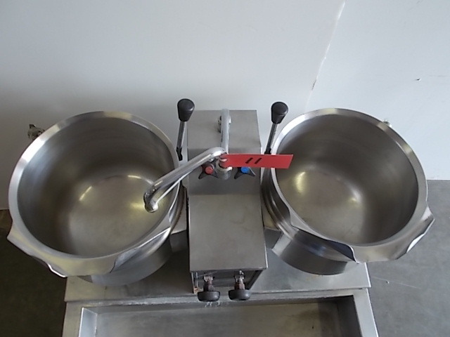 lot 11 image: Garland Model KT6S Double Jacketed ...