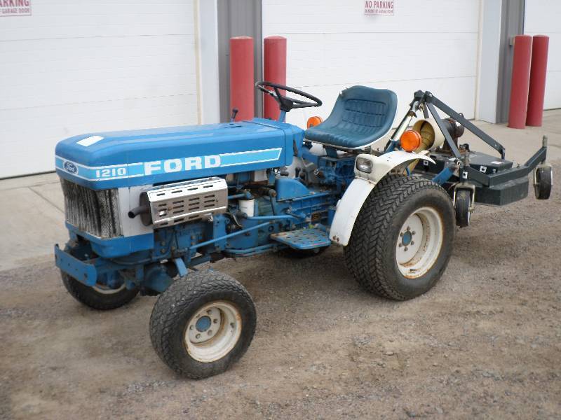lot 2 image: Ford 1210 Hydrostatic-Drive AWD Tra...