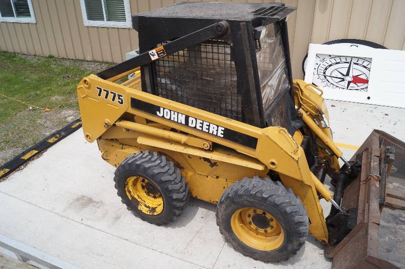 John Deere 7775 Skid Loader