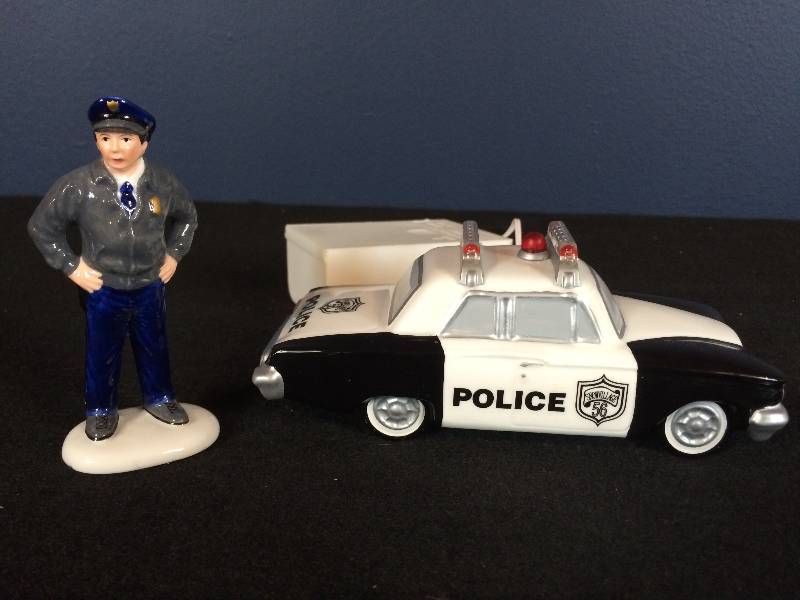 Dept 56 On The Beat