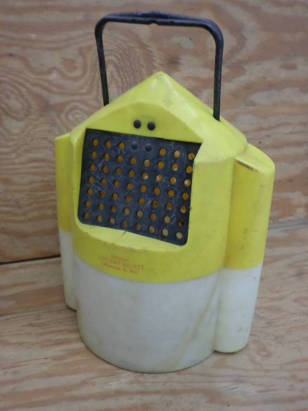 lot 12 image: Frabill Minnow Bucket ...