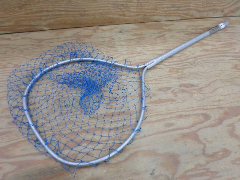 lot 19 image: Mid-Sized Landing Net ...
