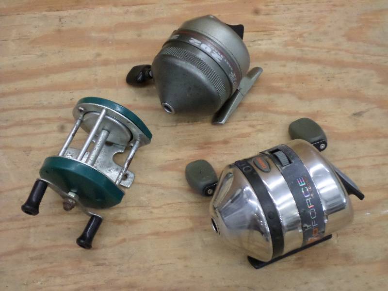 lot 45 image: Lot Of (3) Vintage Fishing Reels ...