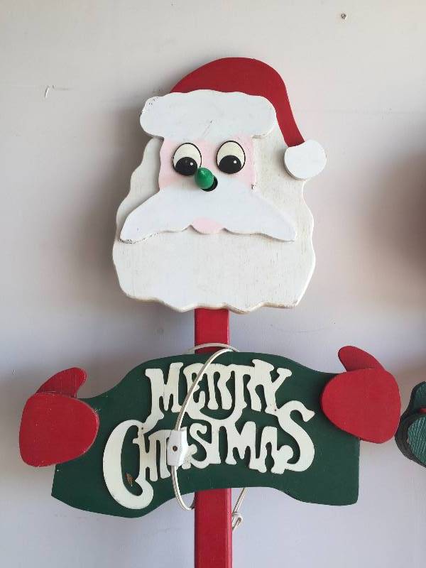 lot 10 image: HOLIDAY DECOR