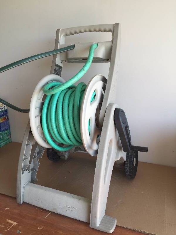 lot 15 image: HOSE REEL AND HOSE