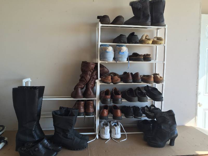 lot 19 image: WOMENS SHOES AND SHOE RACK