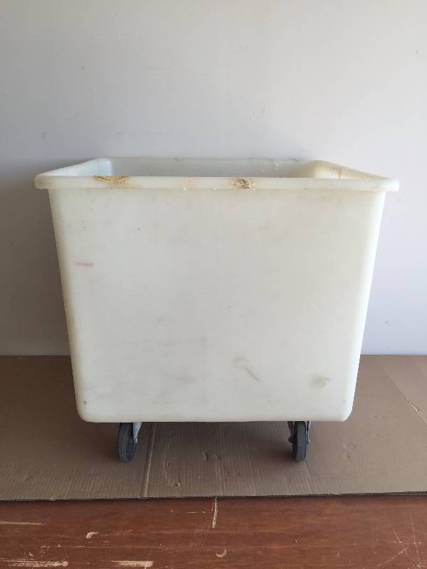 lot 21 image: WHEELED TUB