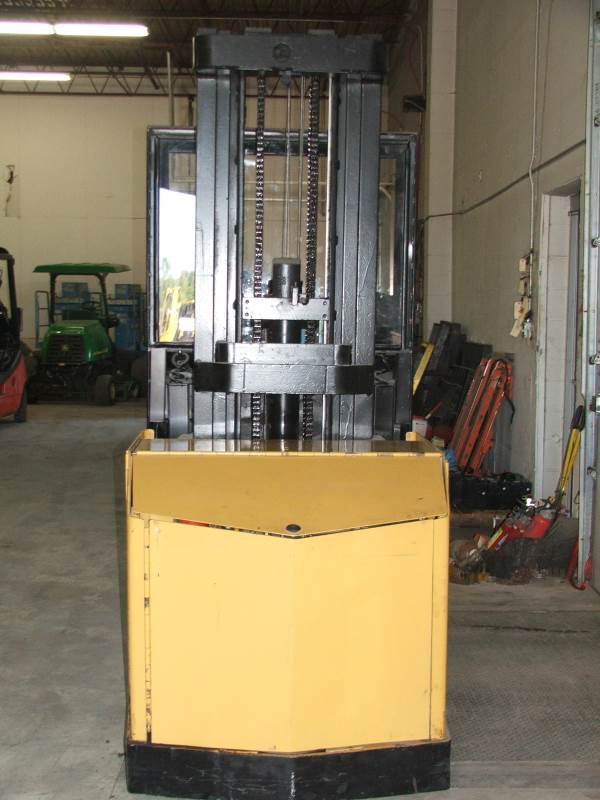 lot 3 image: Prime Mover Order Picker Forklift 3000lb