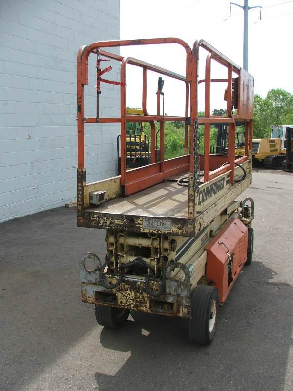 lot 2 image: JLG CM-2033 Scissor Lift