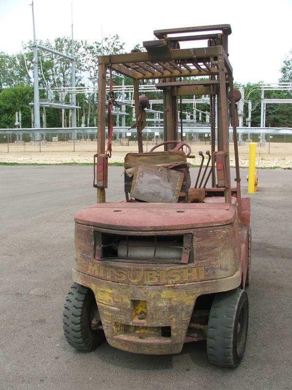 lot 1 image: Mitsubishi FG20 4000lb Forklift