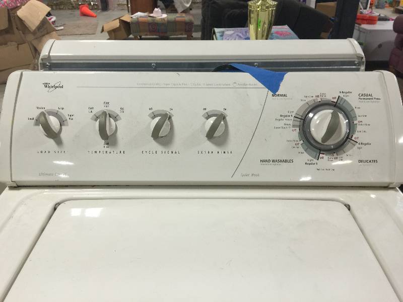 lot 26 image: Whirlpool Top-Load Washing Machine Ultimate Care II
