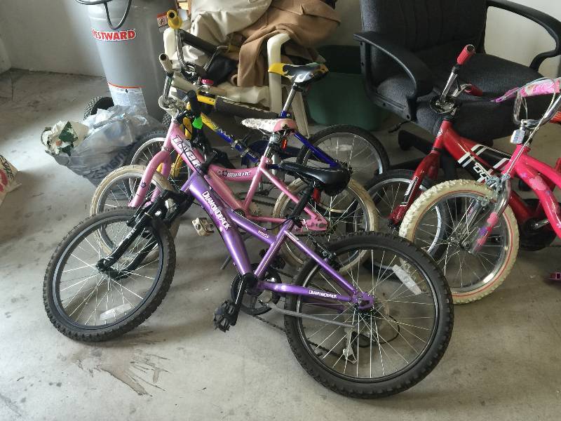 lot 40 image: Childrens Bikes