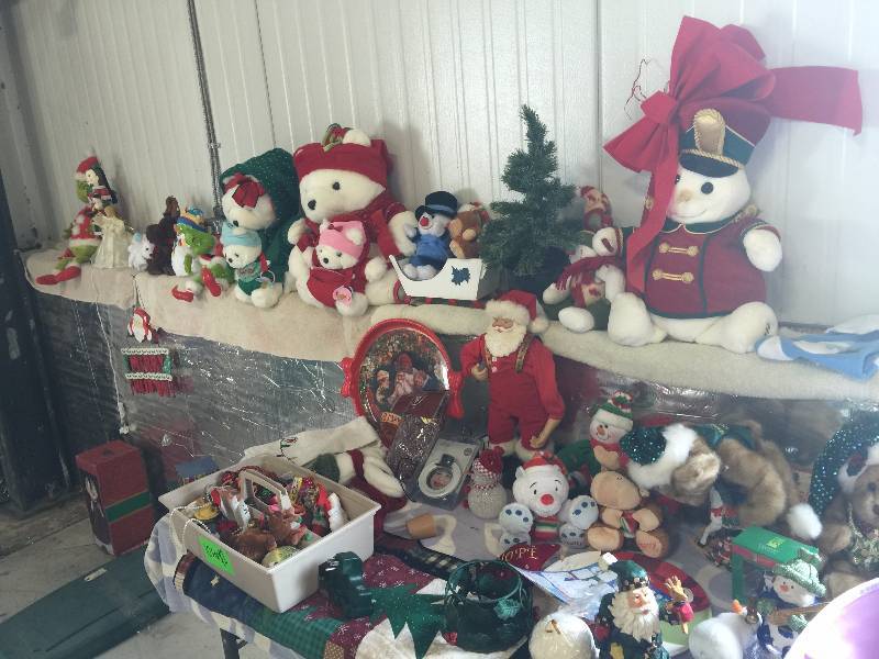 lot 63 image: Christmas Figurines