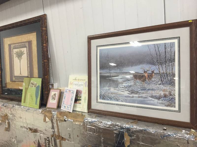 lot 67 image: Darrell Davis Wildlife Framed Picture