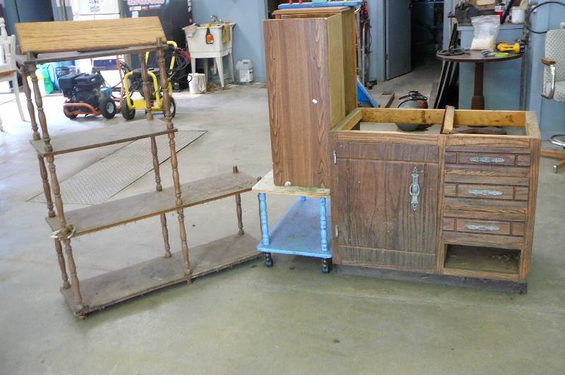 lot 65 image: Lot of Shelves - Base cabinet