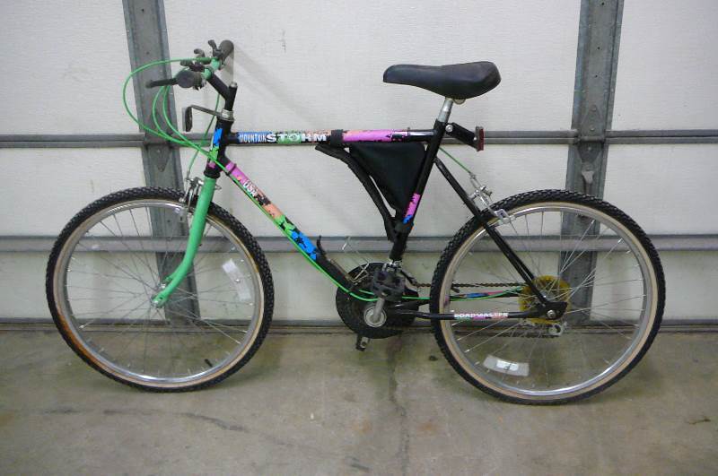 lot 4 image: Bike Road master 10 speed Mountain Storm