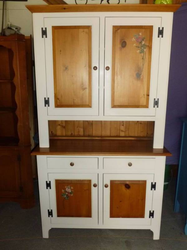 lot 4 image: Set Back Pantry Hutch