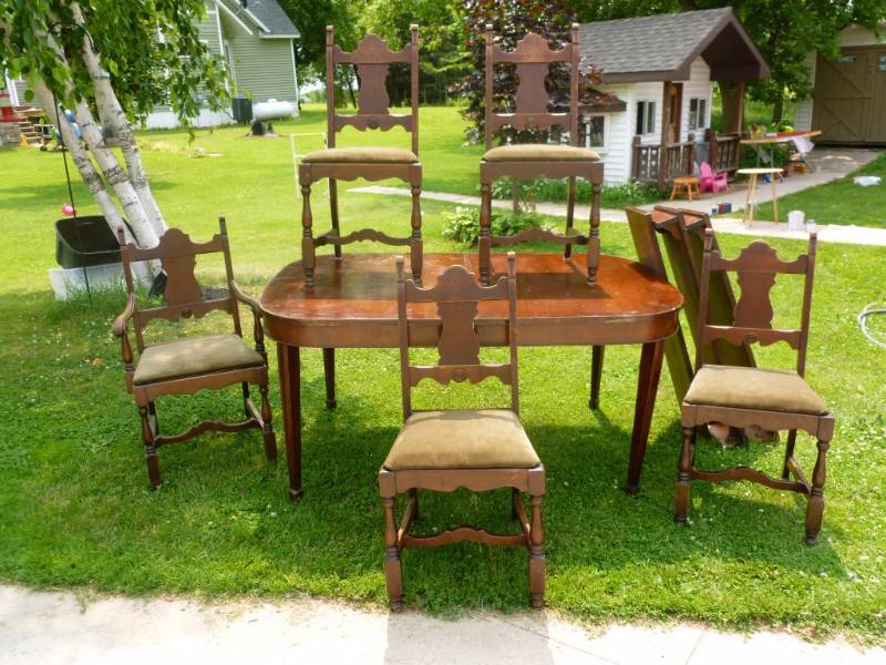 lot 6 image: Vintage Dining Room Set