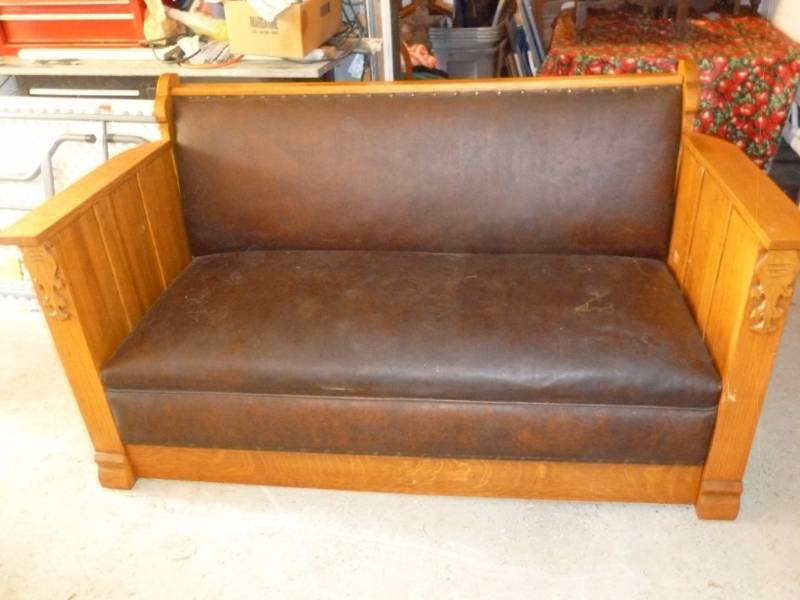 lot 8 image: Antique Parlor Couch