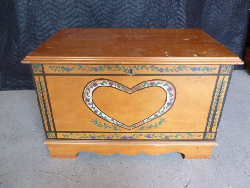 lot 10 image: Powell Life Chest
