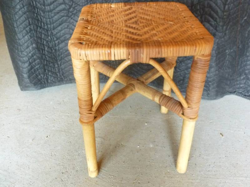 lot 17 image: Bamboo Plant Stand