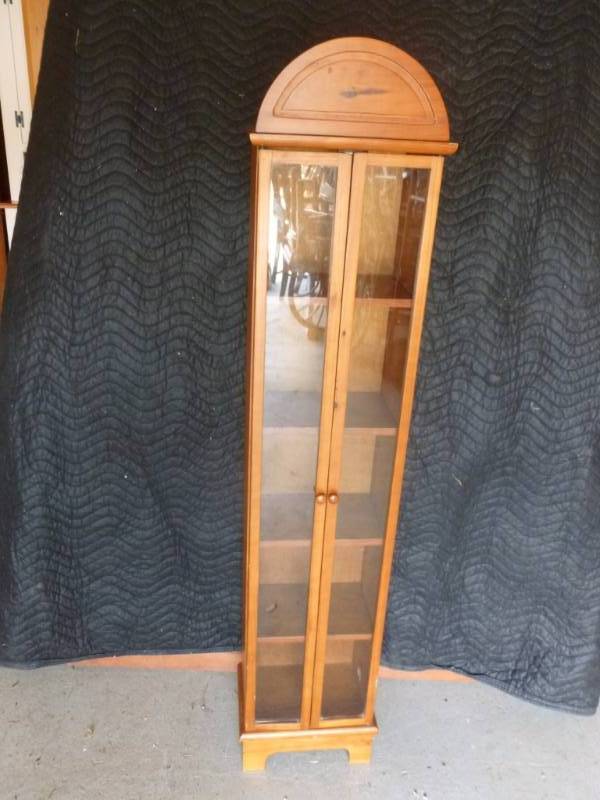 lot 21 image: Solid Wood Floor Cabinet