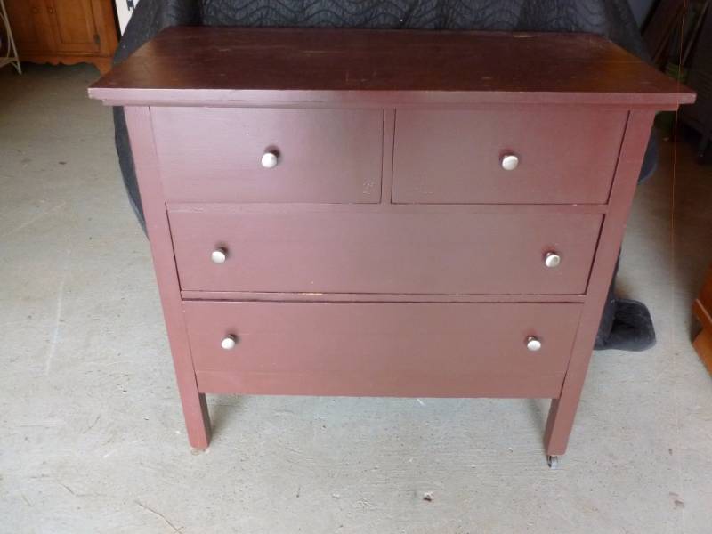 lot 25 image: Vintage Dresser
