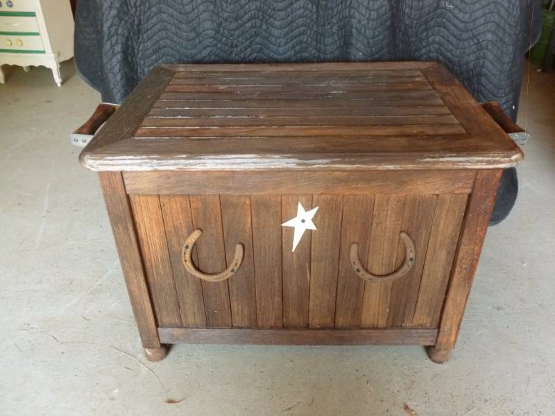 lot 27 image: Large Wooden Deck Cooler