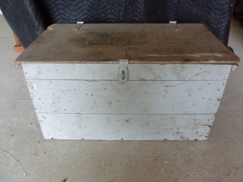 lot 44 image: Painted Wood Storage Box