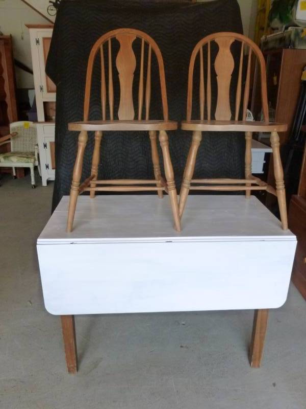 lot 57 image: Dining Room Set