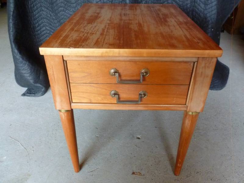 lot 61 image: Vintage End Table