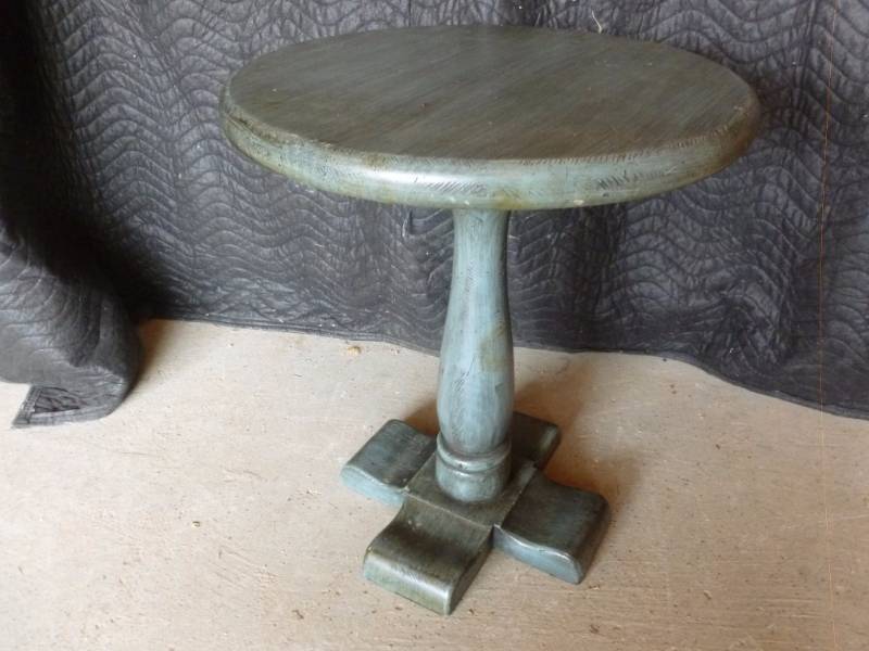 lot 62 image: Ethan Allen Cocktail Table