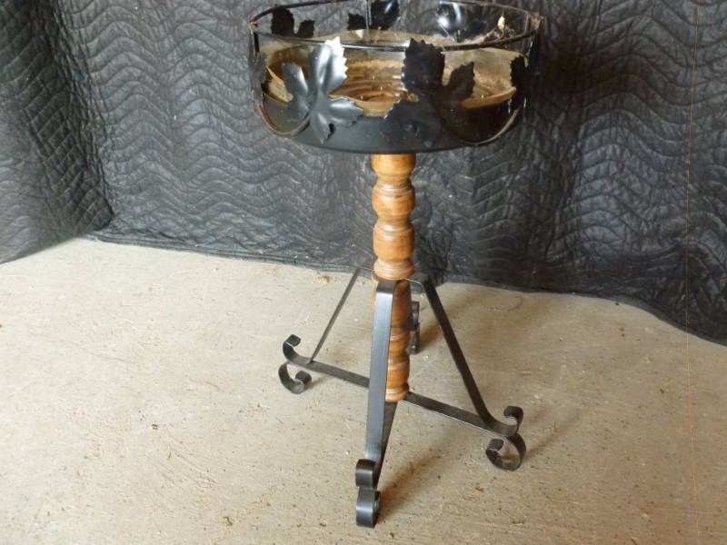 lot 64 image: Painted Plant Stand