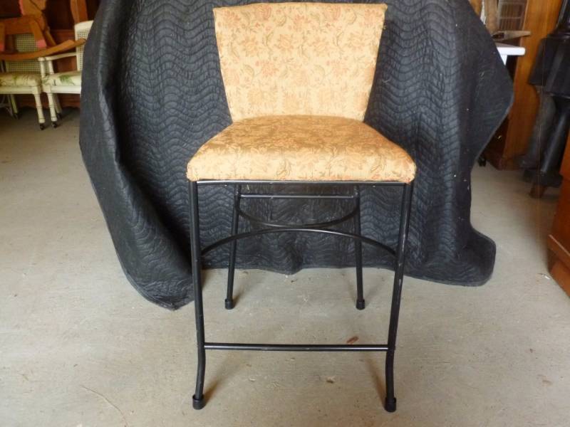 lot 66 image: Metal Framed Bar Stool
