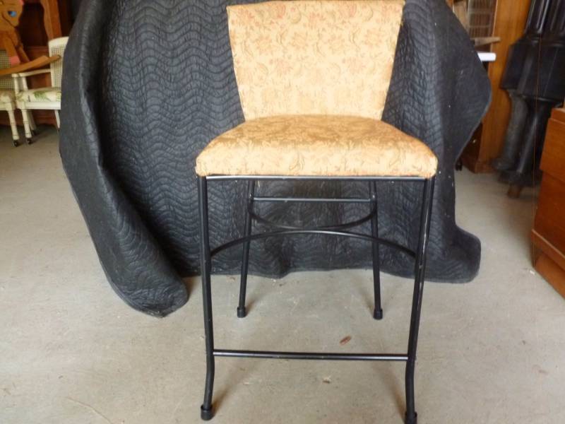 lot 67 image: Metal Framed Bar Stool