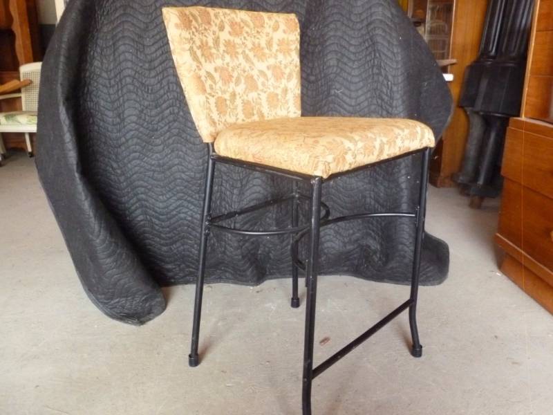 lot 68 image: Metal Framed Bar Stool
