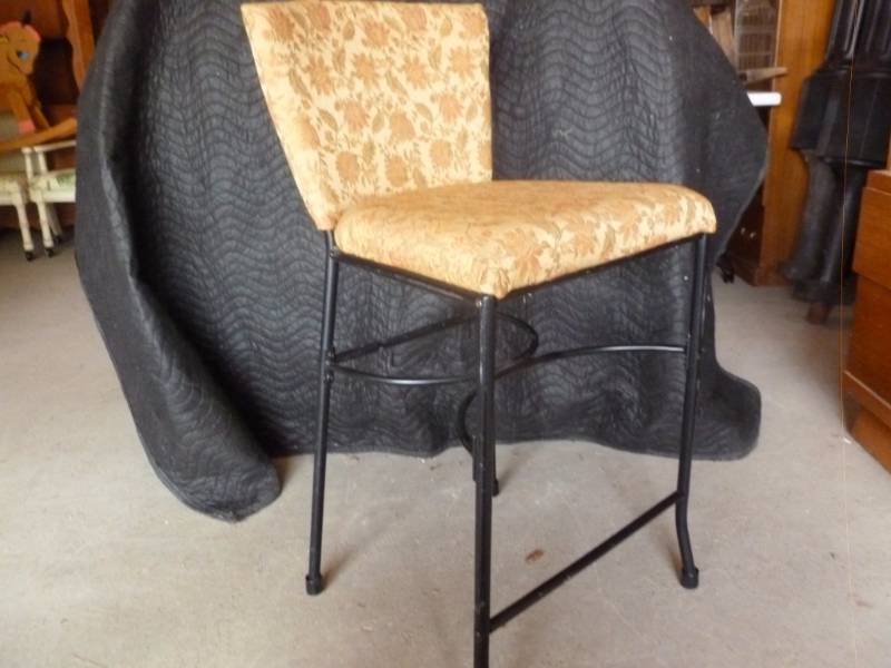 lot 69 image: Metal Framed Bar Stool