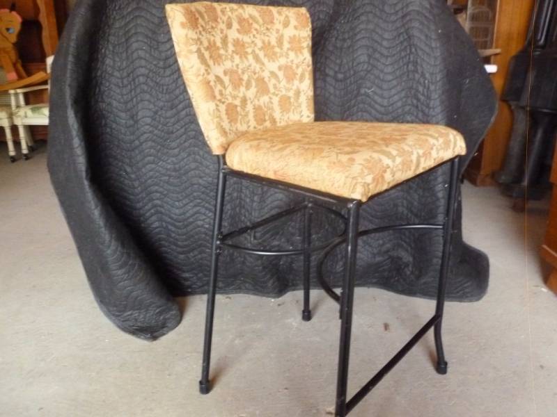 lot 71 image: Metal Framed Bar Stool