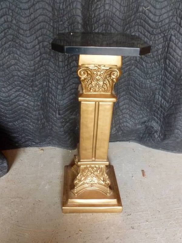 lot 72 image: Painted Pedestal Plant Stand